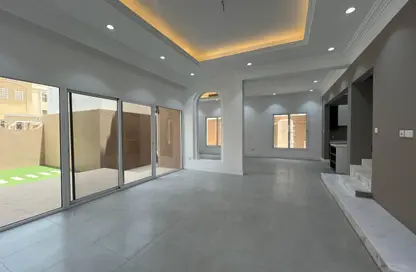 Villa - 4 Bedrooms - 4 Bathrooms for rent in Janabiya - Northern Governorate