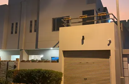 Villa - 4 Bedrooms - 6 Bathrooms for sale in Tubli - Central Governorate