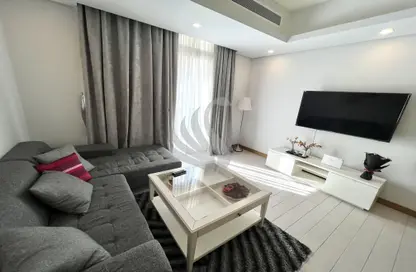 Living Room image for: Apartment - 1 Bathroom for sale in Al Juffair - Capital Governorate, Image 1
