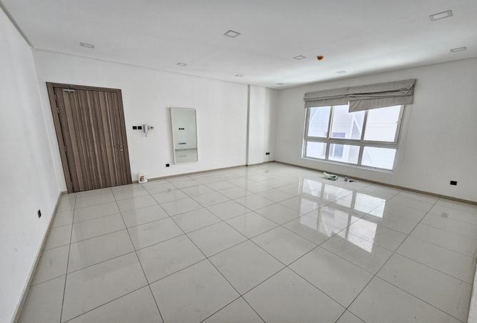956449 - Property Image 2