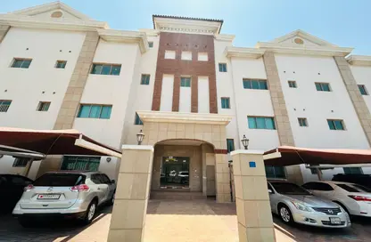 Office Space - Studio - 4 Bathrooms for rent in Busaiteen - Muharraq Governorate