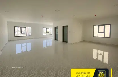 Empty Room image for: Office Space - Studio - 2 Bathrooms for rent in Tubli - Central Governorate, Image 1