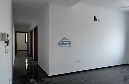 Hall / Corridor image for: Apartment - 3 Bedrooms - 2 Bathrooms for rent in Busaiteen - Muharraq Governorate, Image 1