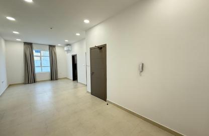 Apartment - 2 Bedrooms - 2 Bathrooms for rent in Tubli - Central Governorate