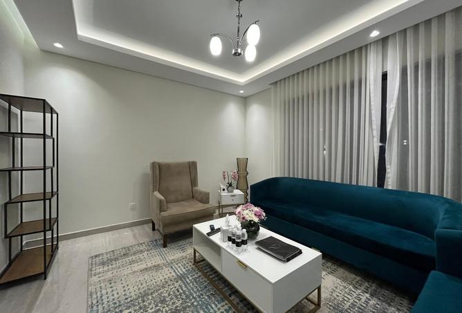 982734 - Property Image 3