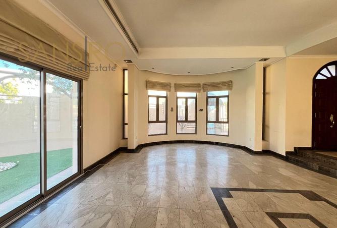 987553 - Property Image 2