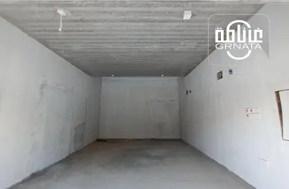 Parking image for: Shop - Studio for rent in Maameer - Central Governorate, Image 1