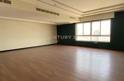 Empty Room image for: Apartment - 4 Bedrooms - 5 Bathrooms for rent in Abraj Al Lulu - Manama - Capital Governorate, Image 1