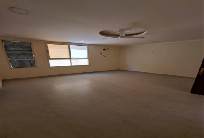 981812 - Property Image 2