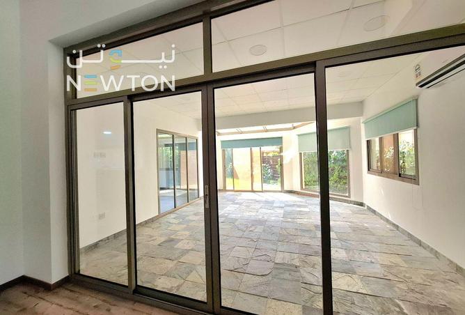 984988 - Property Image 2