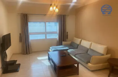 Living Room image for: Apartment - 1 Bedroom - 1 Bathroom for rent in Bu Ashira - Capital Governorate, Image 1