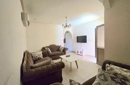 Apartment - 2 Bedrooms - 2 Bathrooms for rent in Busaiteen - Muharraq Governorate