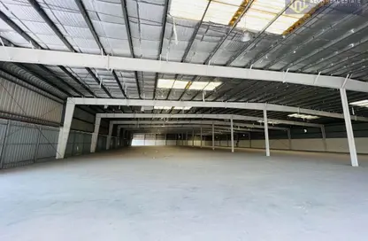 مستودع - استوديو - 8 حمامات للبيع في الحد - المحرق