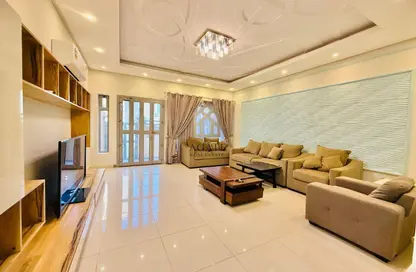 Villa - 3 Bedrooms - 5 Bathrooms for rent in Busaiteen - Muharraq Governorate