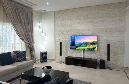 Apartment - 2 Bedrooms - 3 Bathrooms for rent in Al Juffair - Capital Governorate
