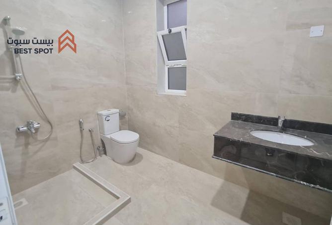 988313 - Property Image 3