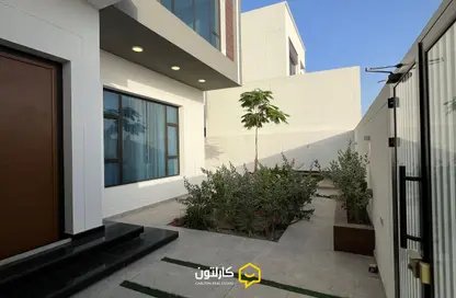 Villa - 5 Bedrooms - 6 Bathrooms for sale in Mozoon - Diyar Al Muharraq - Muharraq Governorate