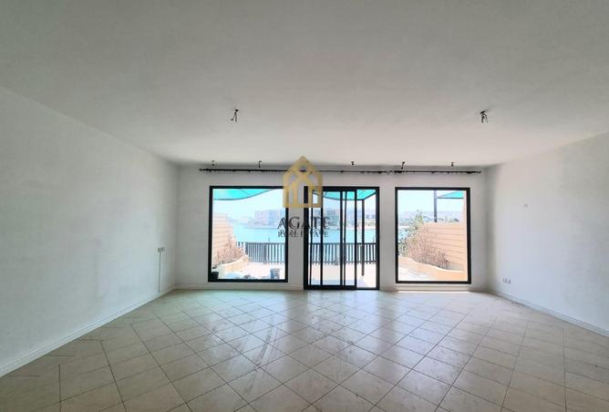 967157 - Property Image 2