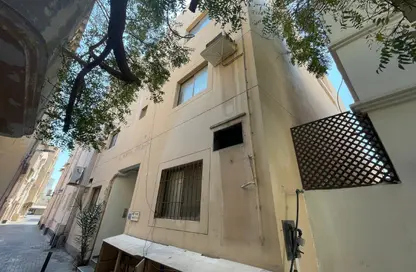 عمارة بالكامل - 8 غرف نوم - 8 حمامات للبيع في الحد - المحرق