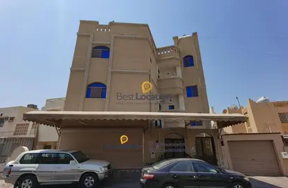 عمارة بالكامل - استوديو - 8 حمامات للبيع في الحد - المحرق