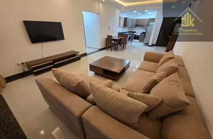 Apartment - 2 Bedrooms - 2 Bathrooms for rent in Busaiteen - Muharraq Governorate