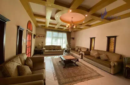 Living Room image for: Villa - 5 Bedrooms - 5 Bathrooms for rent in Galali - Muharraq Governorate, Image 1