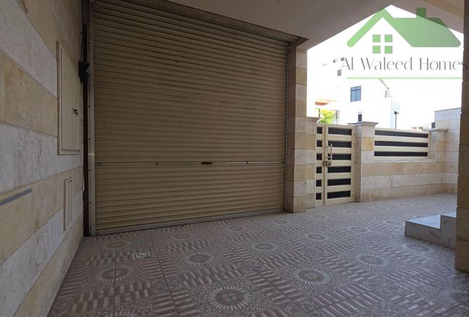 985544 - Property Image 2