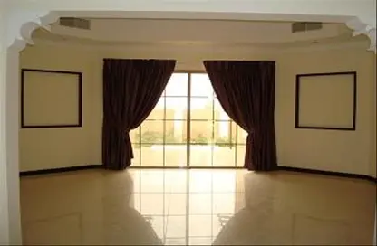 Compound - 4 Bedrooms - 4 Bathrooms for rent in Hamala - Northern Governorate