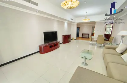 Apartment - 3 Bedrooms - 3 Bathrooms for rent in Al Juffair - Capital Governorate