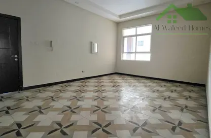 شقة - 3 غرف نوم - 2 حمامات للايجار في عراد - المحرق