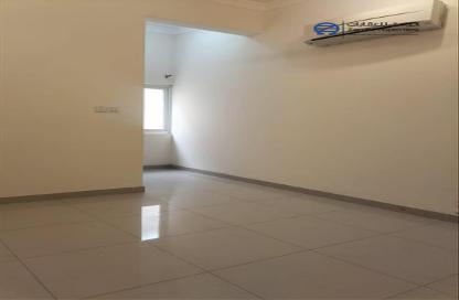 Apartment - 2 Bedrooms - 2 Bathrooms for rent in Um Al Hasam - Manama - Capital Governorate