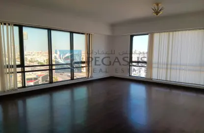 Office Space - Studio - 3 Bathrooms for rent in Salmaniya - Manama - Capital Governorate