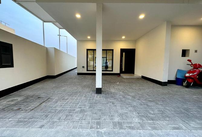 987756 - Property Image 2