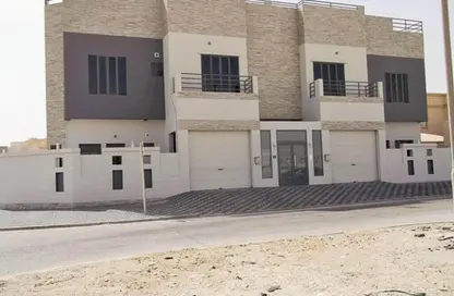 Villa - 4 Bedrooms - 5 Bathrooms for rent in Hamad Town - Northern Governorate