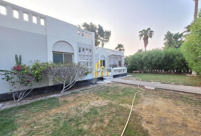 960941 - Property Image 2