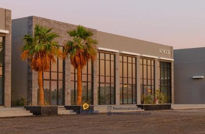 Shop - Studio - 4 Bathrooms for rent in Sanad - Central Governorate
