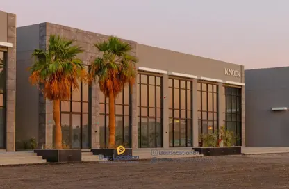 Shop - Studio - 4 Bathrooms for rent in Sanad - Central Governorate