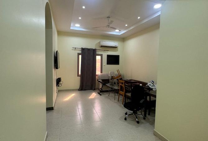 985463 - Property Image 2