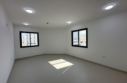 Whole Building - 7+ Bedrooms - 7+ Bathrooms for rent in Tubli - Central Governorate