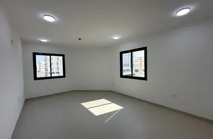 عمارة بالكامل - 8 غرف نوم - 8 حمامات للايجار في توبلي - المحافظة الوسطى