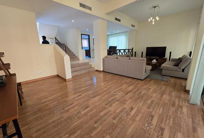 960397 - Property Image 2
