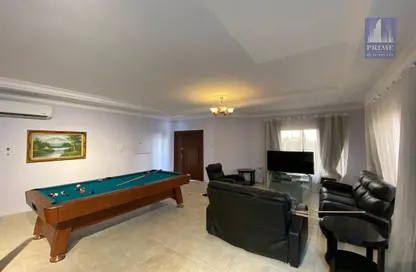 Villa - 4 Bedrooms - 5 Bathrooms for rent in Al Juffair - Capital Governorate