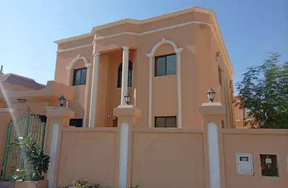 Villa - 5 Bedrooms - 4 Bathrooms for rent in Mahooz - Manama - Capital Governorate