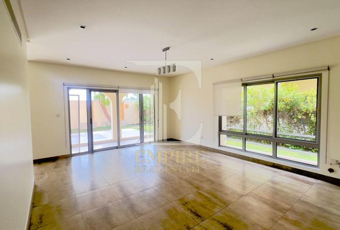 958798 - Property Image 2