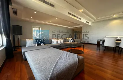 Room / Bedroom image for: Apartment - 4 Bedrooms - 6 Bathrooms for rent in Abraj Al Lulu - Manama - Capital Governorate, Image 1