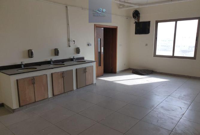 975586 - Property Image 3