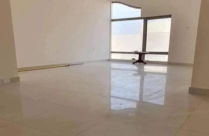 Apartment - 3 Bedrooms - 3 Bathrooms for rent in Busaiteen - Muharraq Governorate