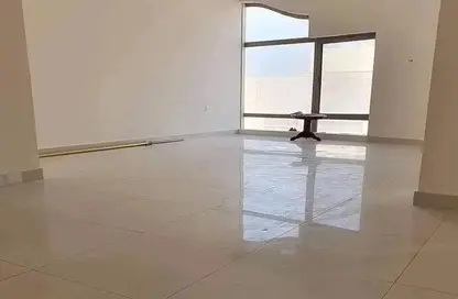 Apartment - 3 Bedrooms - 3 Bathrooms for rent in Busaiteen - Muharraq Governorate