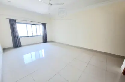 Apartment - 2 Bedrooms - 2 Bathrooms for rent in Um Al Hasam - Manama - Capital Governorate