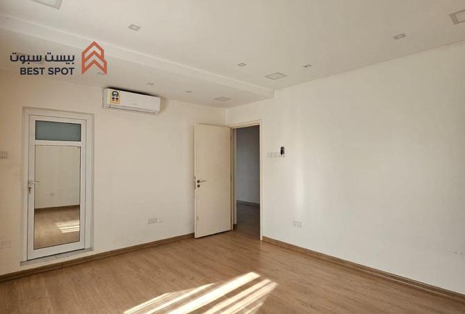 981632 - Property Image 3